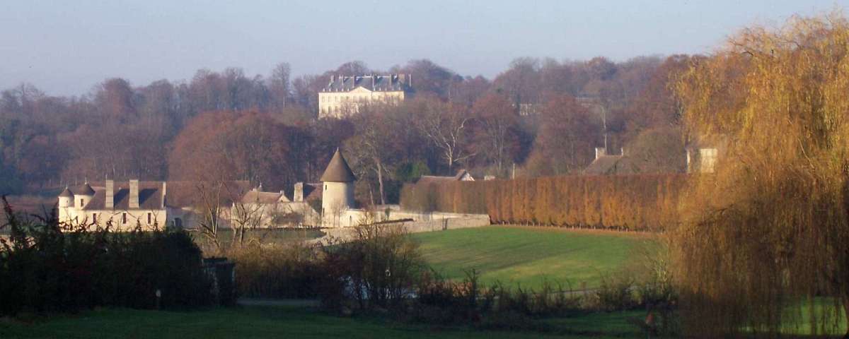 Villarceaux - Manoir de Ninon and Chateau du Haut (from 2nd Tee)