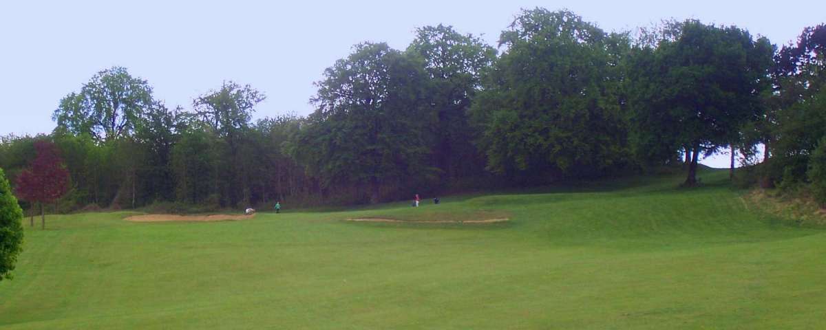 Villarceaux - Approach to 4th Green from 135m (1)